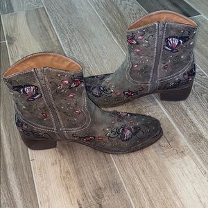 Embroidered Faux Leather Ankle Boots Sz 9.5-10